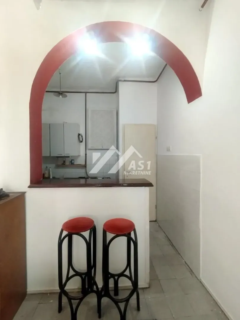 Izdavanje, četvorosoban stan, 125m², Adamovićevo Naselje, Novi Sad Sve Podlokacije