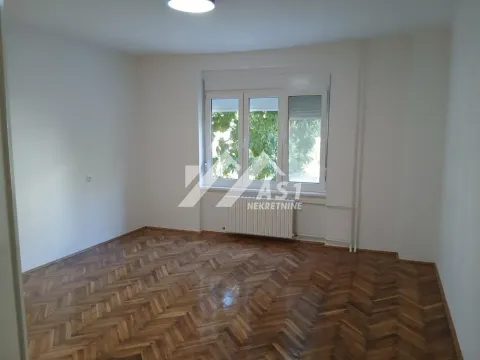 Izdavanje, trosoban stan, 61m², Centar, Novi Sad - image 2