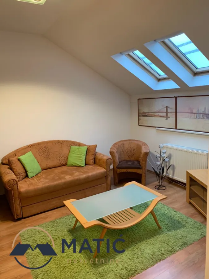 Izdavanje, trosoban stan, 70m², Centar, Novi Sad