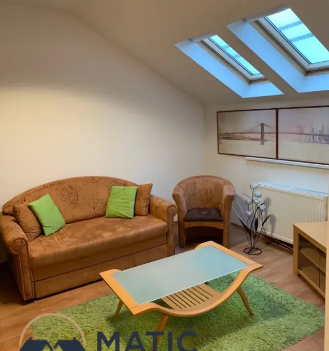 Izdavanje, trosoban stan, 70m², Centar, Novi Sad