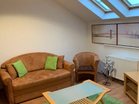 Izdavanje, trosoban stan, 70m², Centar, Novi Sad