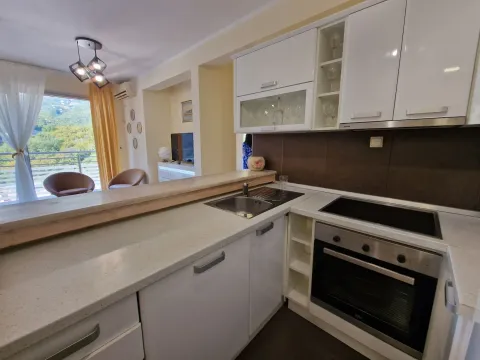 Rent, two bedroom apartment, 81m², Bečići, Budva - image 8
