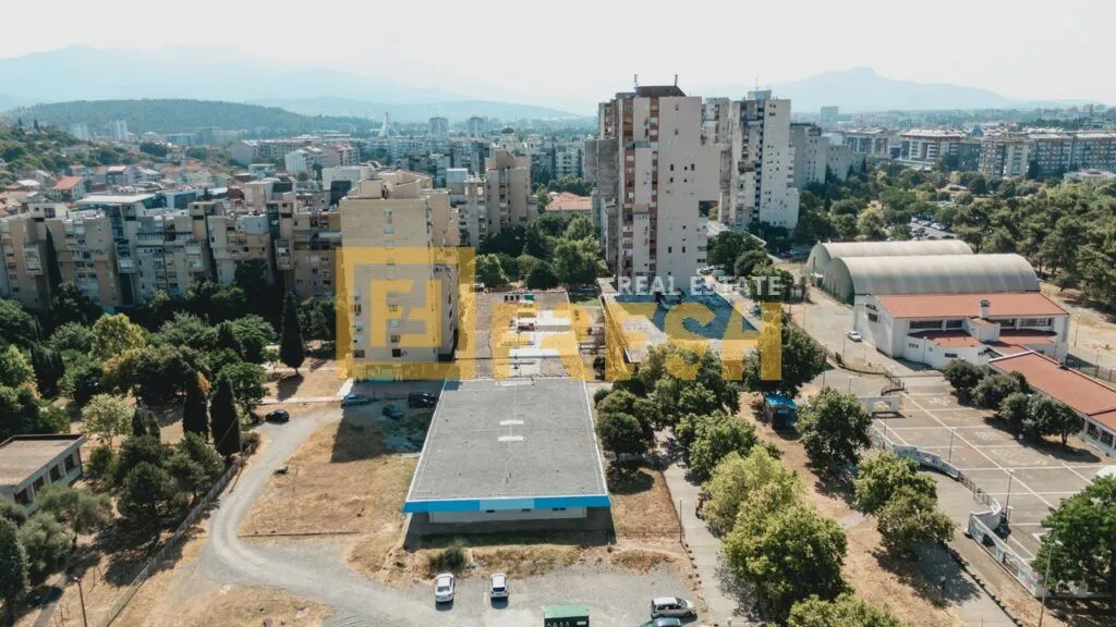 Izdavanje, poslovni prostor, 972m², Blok 5, Podgorica