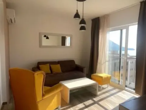 Izdavanje, jednosoban stan, 55m², Bečići, Budva