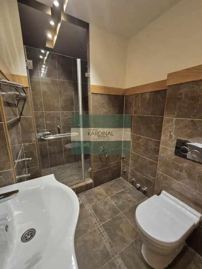 Prodaja, trosoban stan, 88m², Vašarište, Jagodina