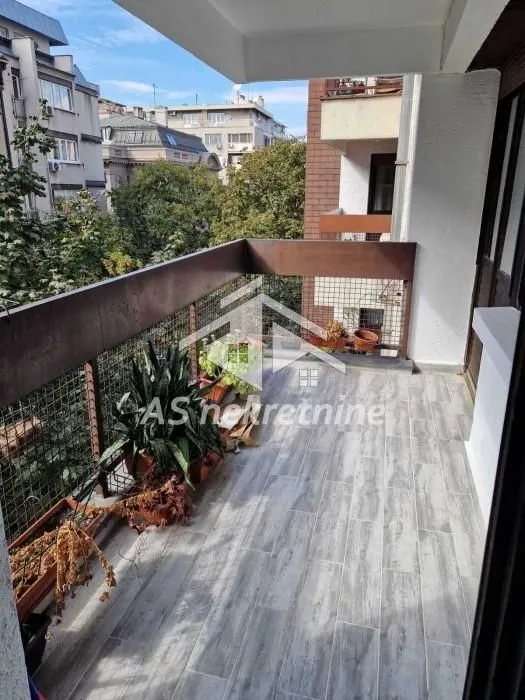 Izdavanje, četvorosoban stan, 102m², Vračar Hram, Vračar Sve Podlokacije