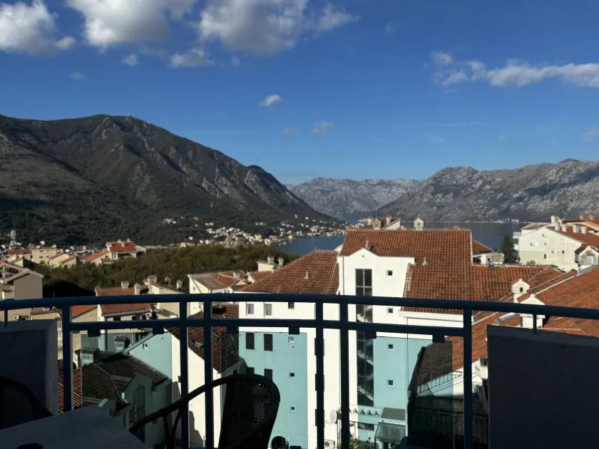 Prodaja, dvosoban stan, 90m², Dobrota, Kotor