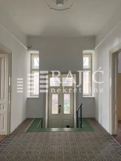 Izdavanje, poslovni prostor, 140m², Slavija, Vračar Sve Podlokacije