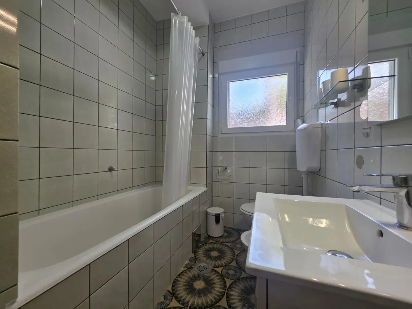 Izdavanje, trosoban stan, 130m², Preko Morače, Podgorica