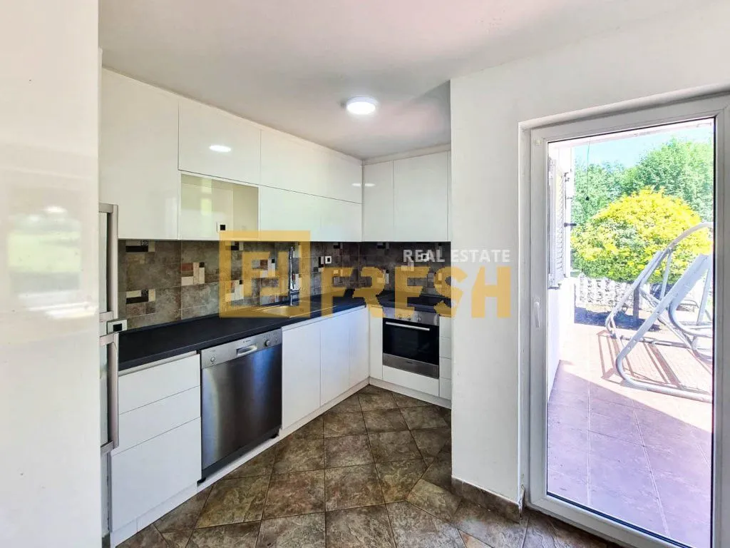 Rent, house, 250m², Mareza, Podgorica
