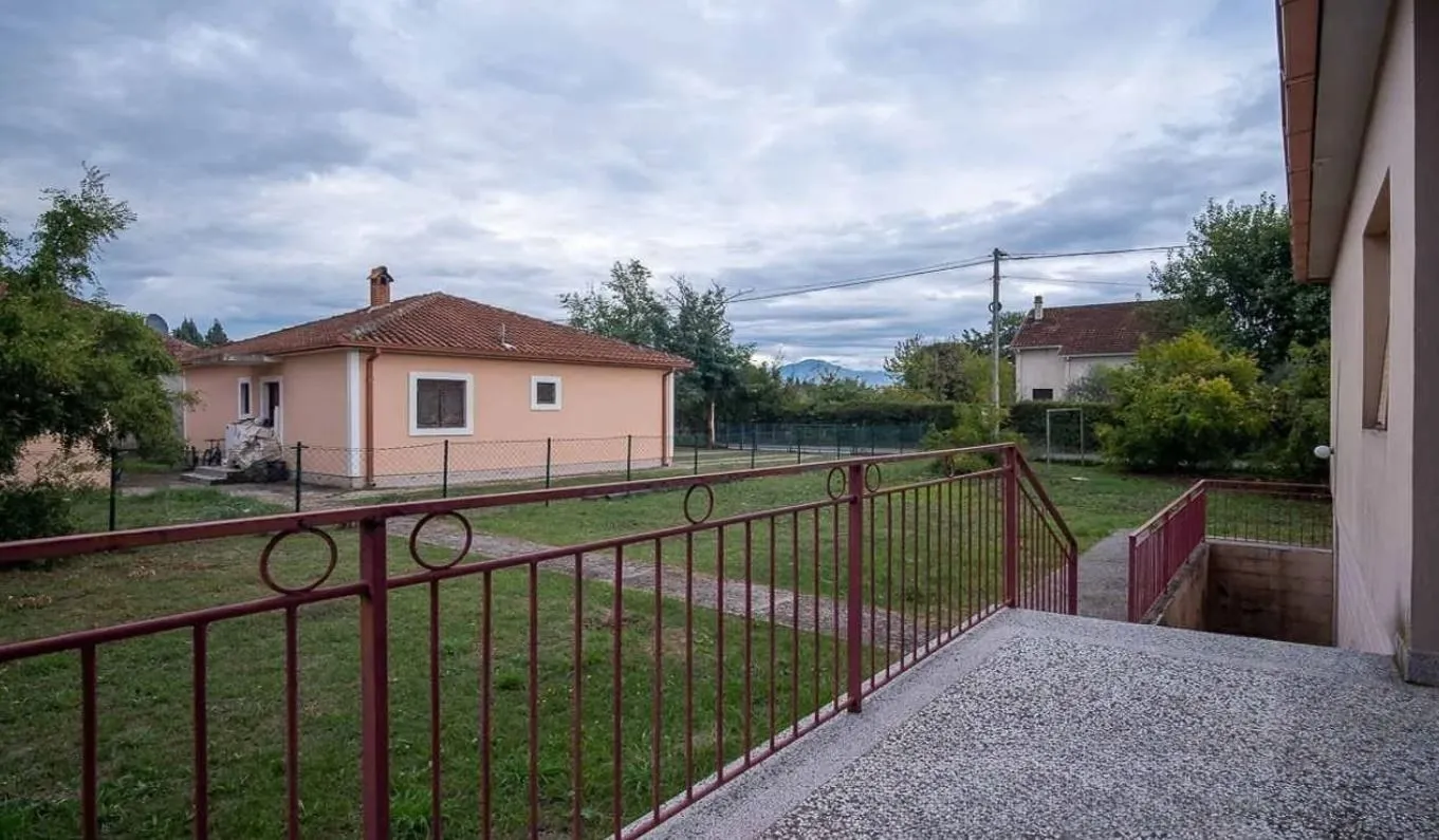 Rent, house, 200m², Gornja Gorica, Podgorica