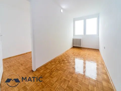 Prodaja, trosoban stan, 61m², Bulevar Oslobodjenja, Novi Sad Sve Podlokacije