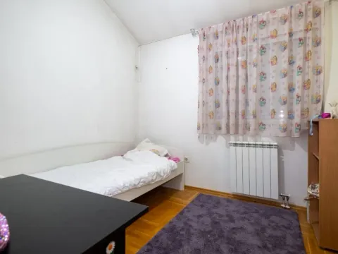 Izdavanje, kuća, 220m², Tološi, Podgorica - image 5