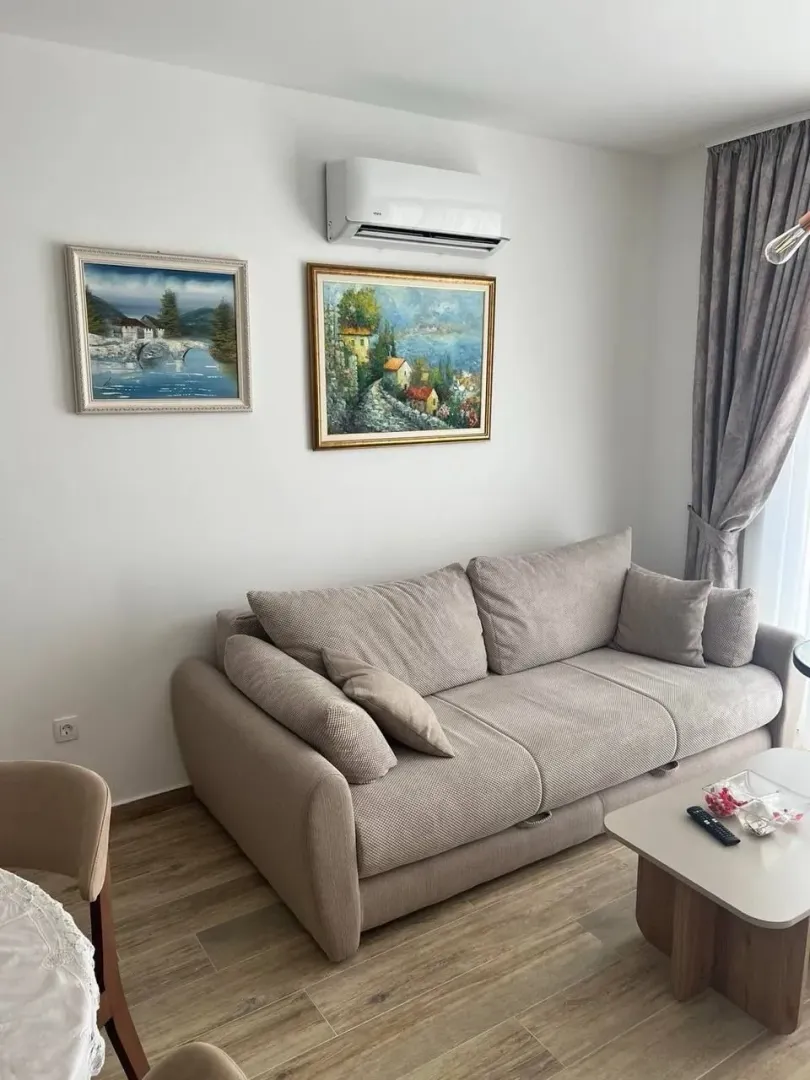Rent, one bedroom apartment, 45m², Bečići, Budva