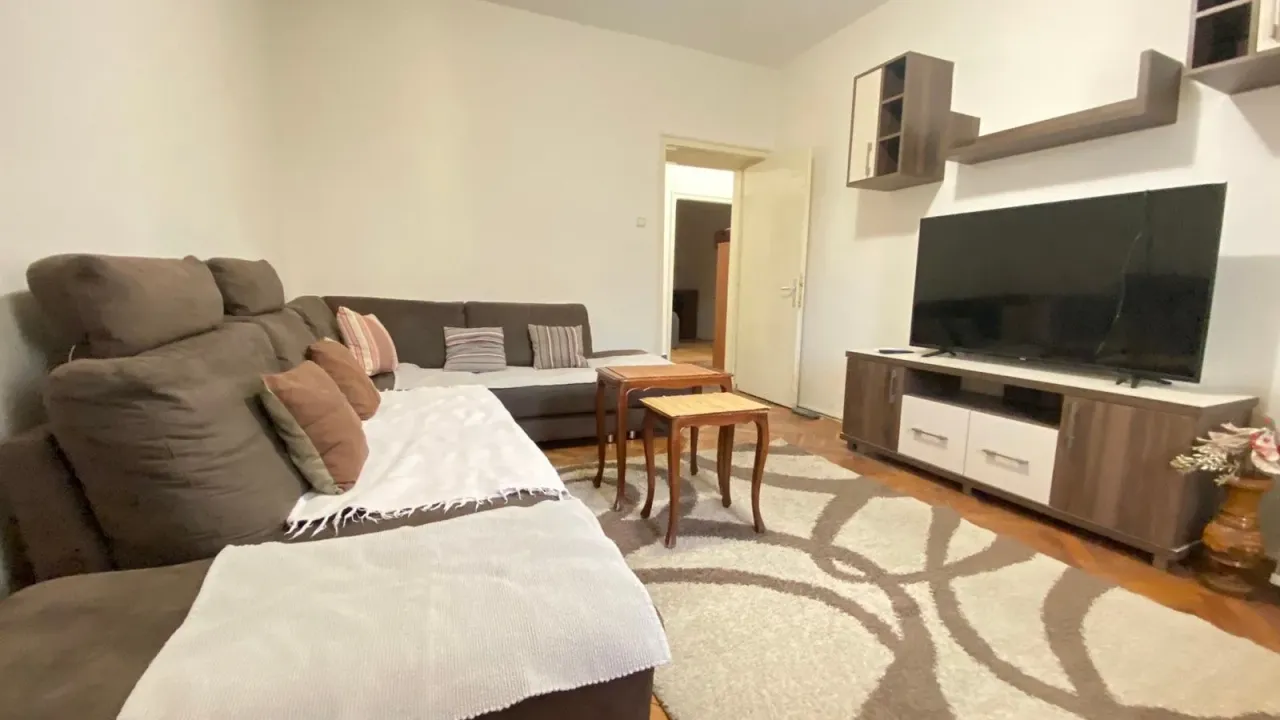 Izdavanje, dvosoban stan, 75m², Centar, Podgorica