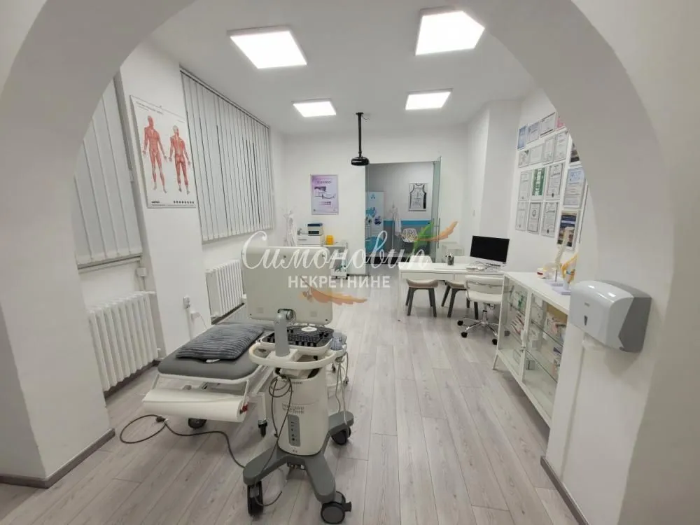 Rent, office space, 136m², Čukarica, Beograd