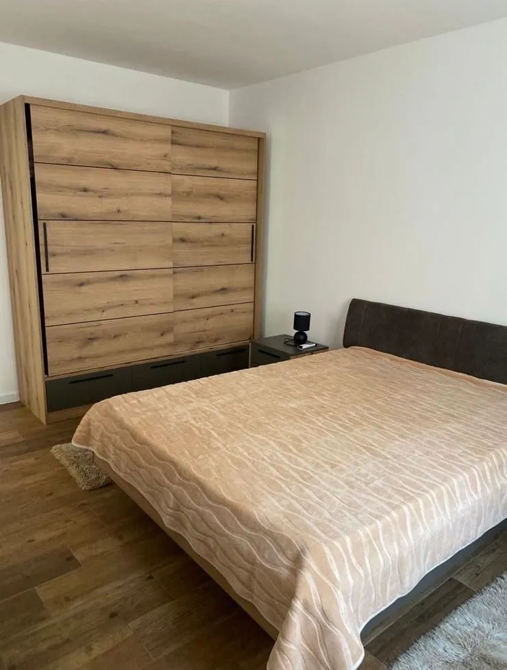 Izdavanje, jednosoban stan, 64m², Mažina, Tivat