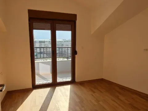 Prodaja, jednosoban stan, 40m², Stari Aerodrom, Podgorica - image 9