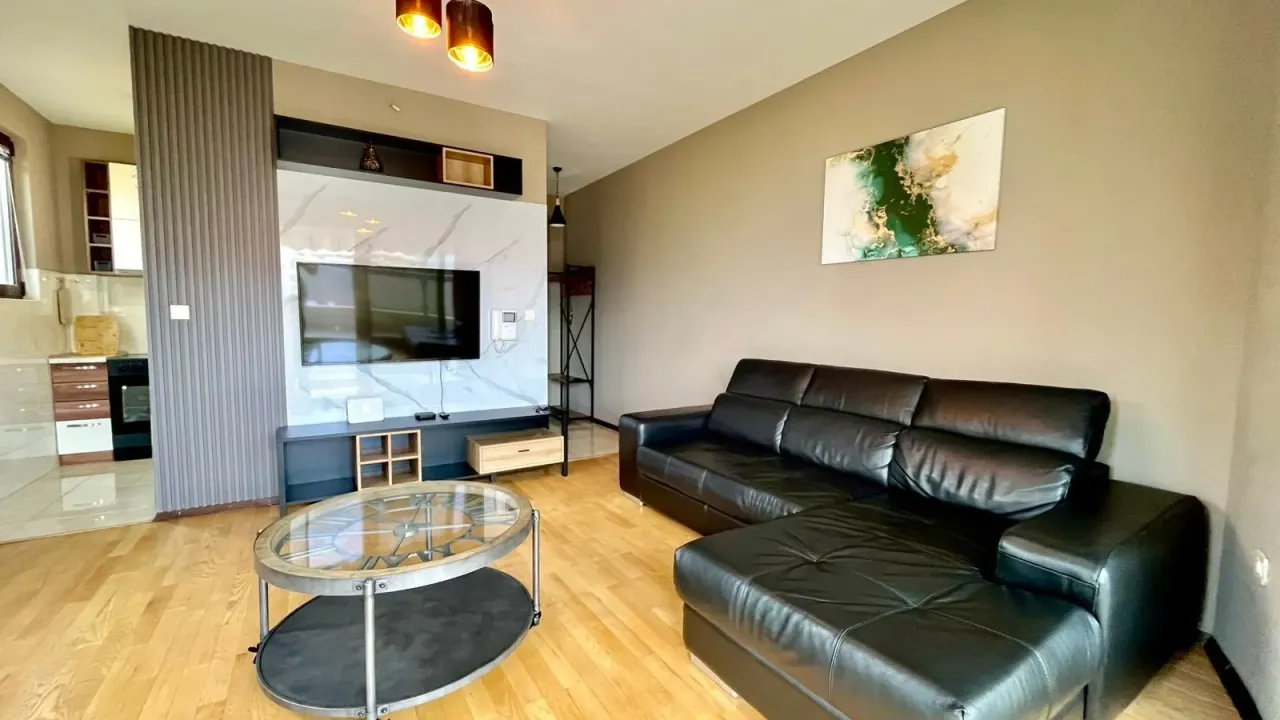 Izdavanje, jednosoban stan, 47m², Budva, Crna Gora