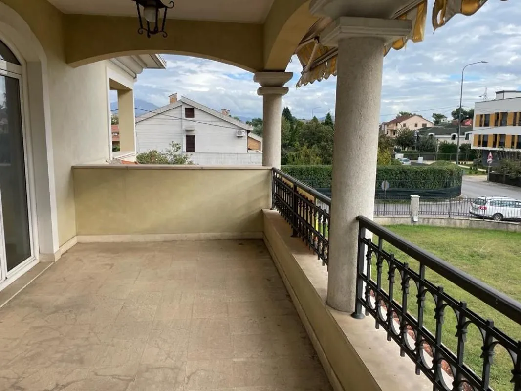 Prodaja, kuća, 254m², Tološi, Podgorica
