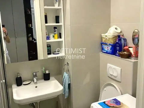 Rent, three bedroom apartment, 56m², Južni Bulevar, Vračar Sve Podlokacije - image 9