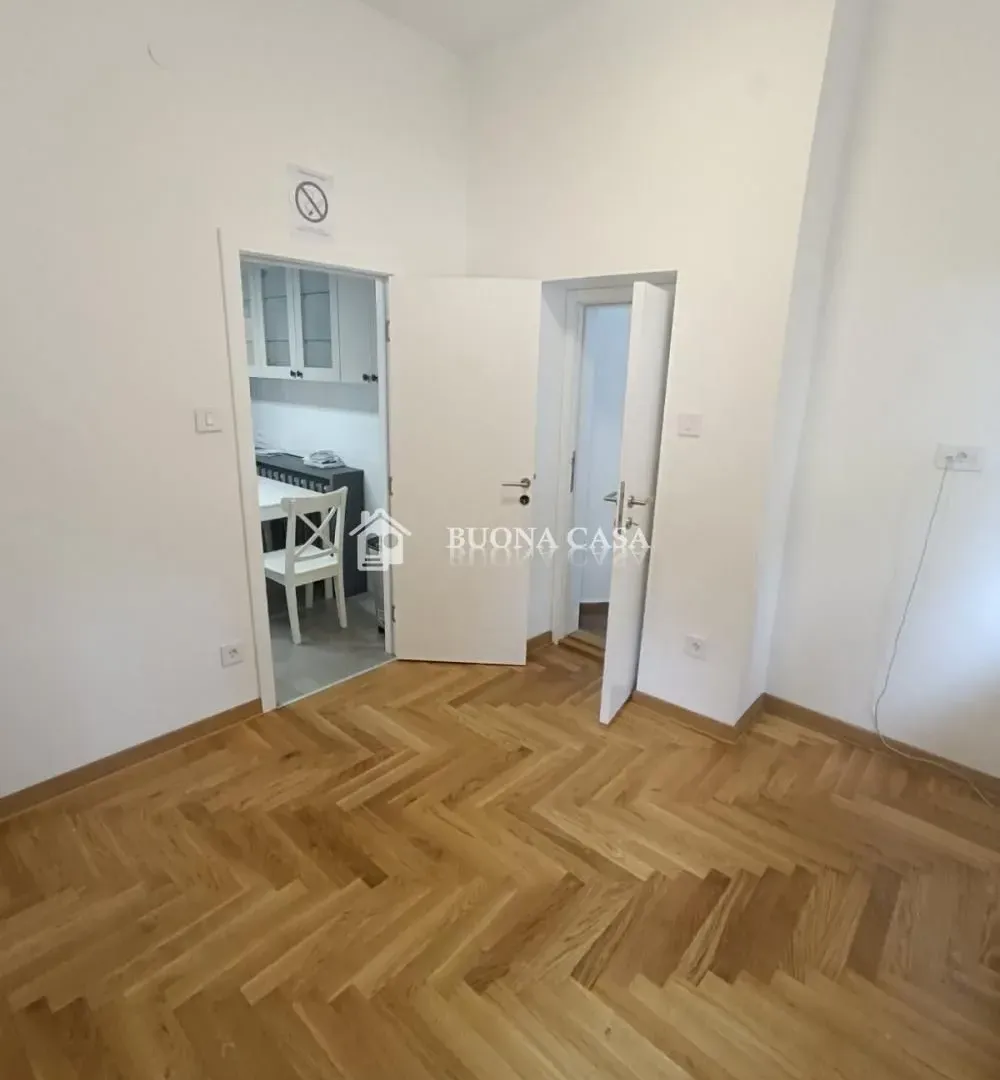 Izdavanje, četvorosoban stan, 120m², Stari Grad, Beograd