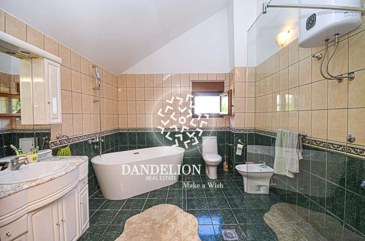Izdavanje, stan, 300m², Gorica C, Podgorica