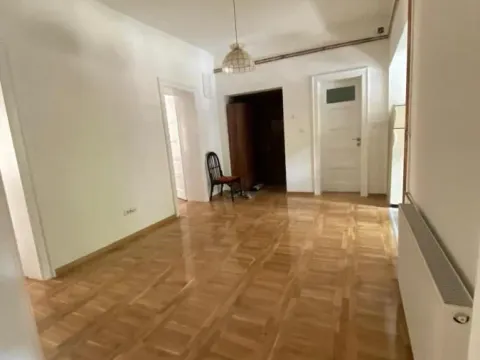 Prodaja, trosoban stan, 90m², Palilula, Niš