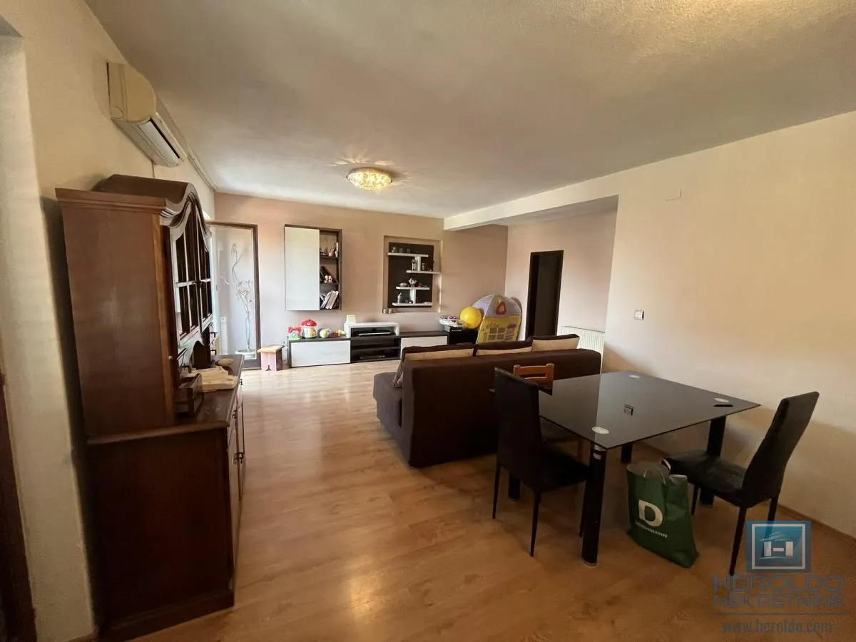 Prodaja, kuća, 353m², Budžino brdo, Jagodina