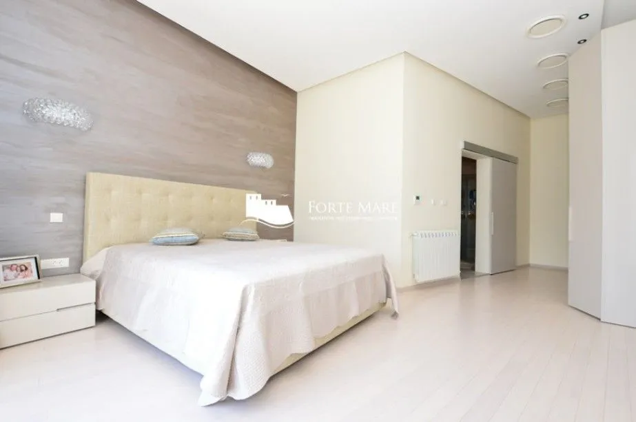 Prodaja, kuća, 285m², Njivice, Herceg Novi