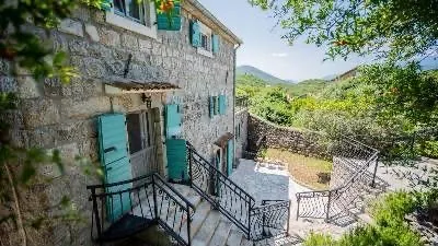 Rent, house, 200m², Đuraševići, Tivat
