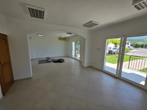 Izdavanje, poslovni prostor, 90m², Zlatica, Podgorica - image 12