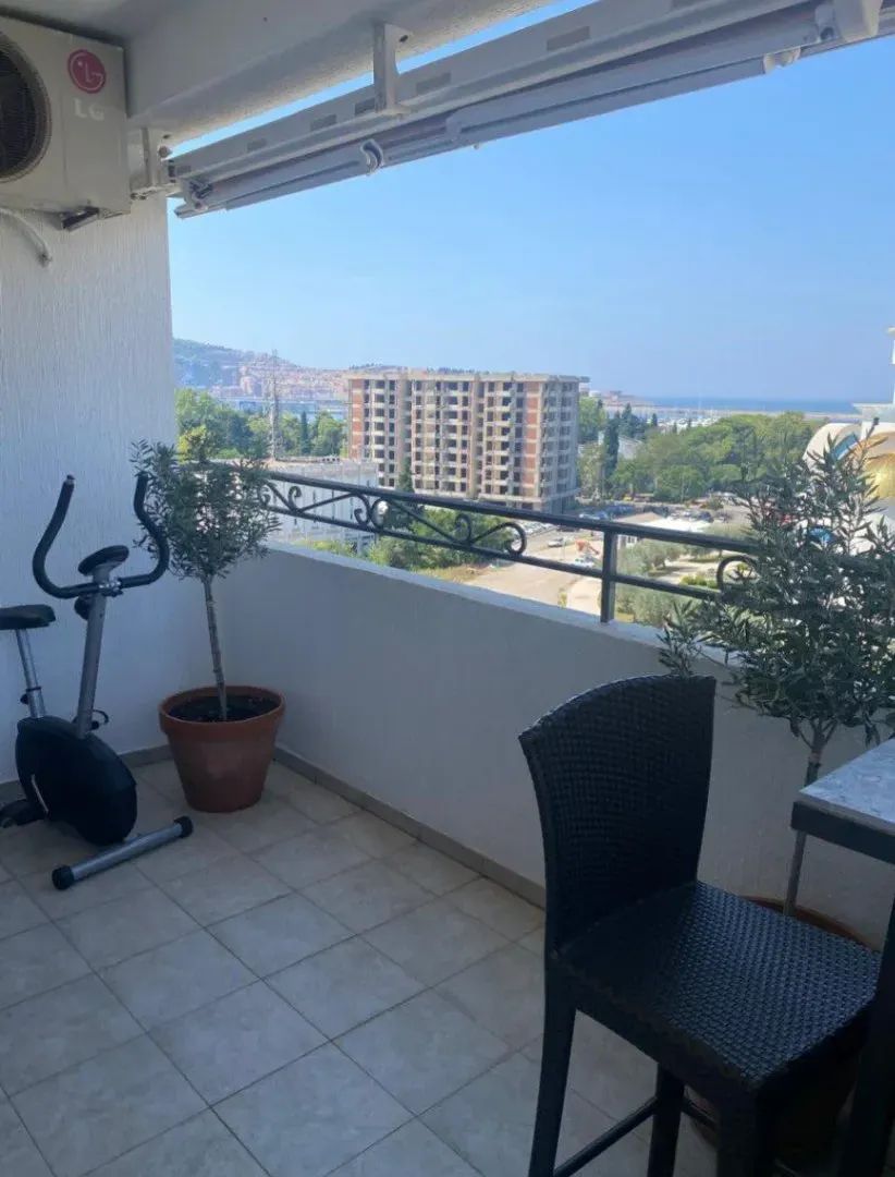 Sale, apartment, 104m², Centar, Bar