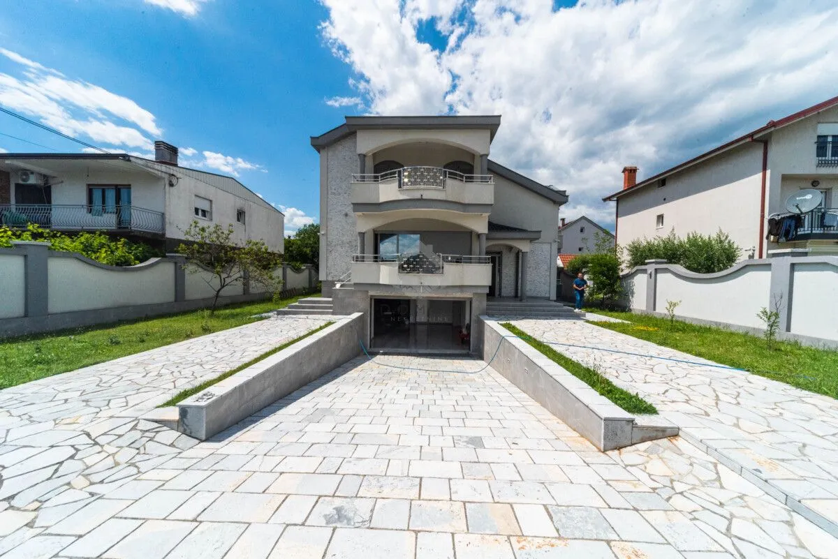 Rent, house, 320m², Zlatica, Podgorica