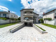 Izdavanje, kuća, 320m², Zlatica, Podgorica - image 1