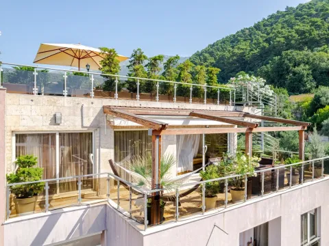 Izdavanje, trosoban stan, 400m², Budva, Crna Gora - image 18