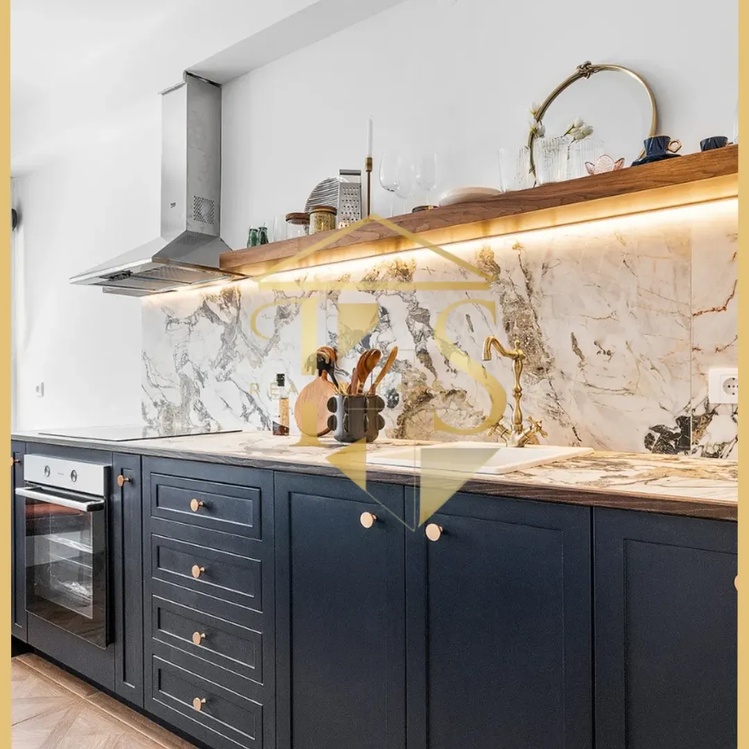 Izdavanje, dvosoban stan, 77m², Centar, Tivat