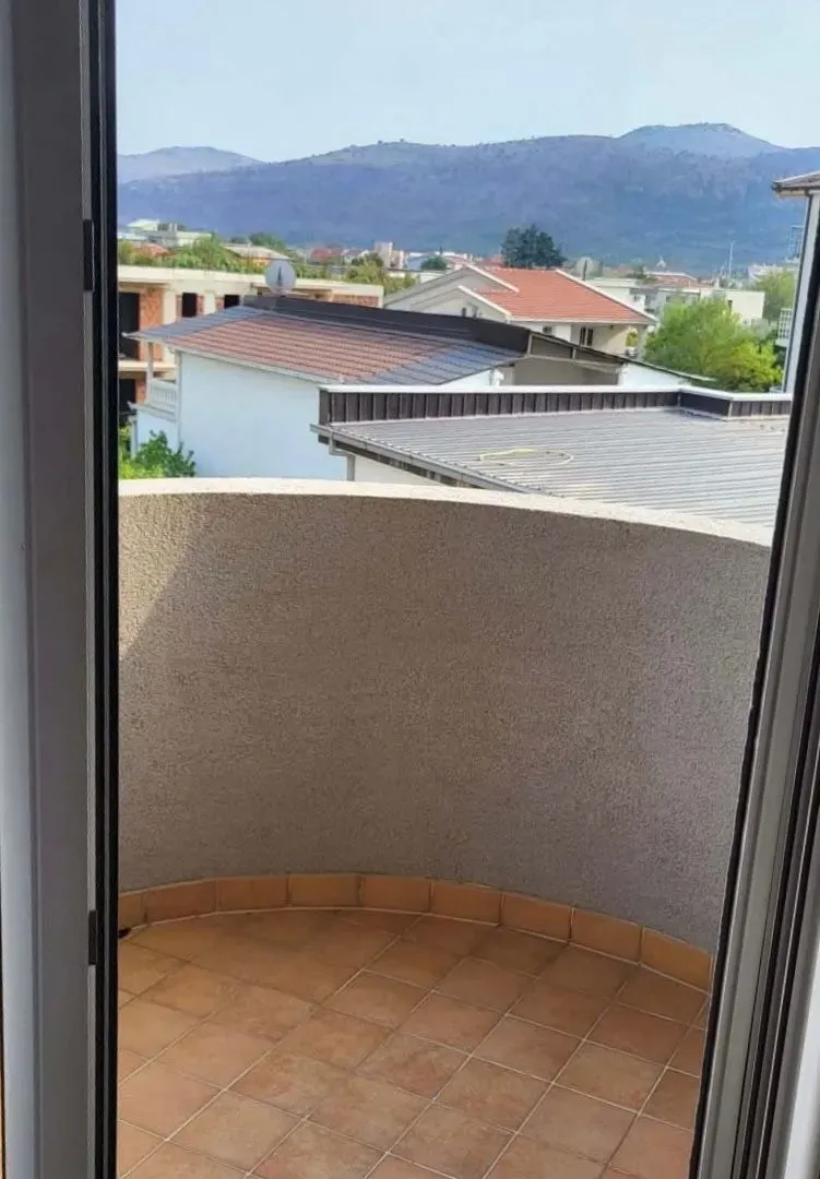 Rent, one bedroom apartment, 55m², Čeluga, Bar