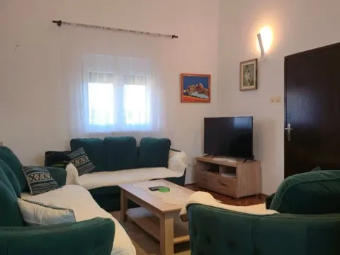 Izdavanje, dvosoban stan, 80m², Dalmatinska ulica, Podgorica - image 5