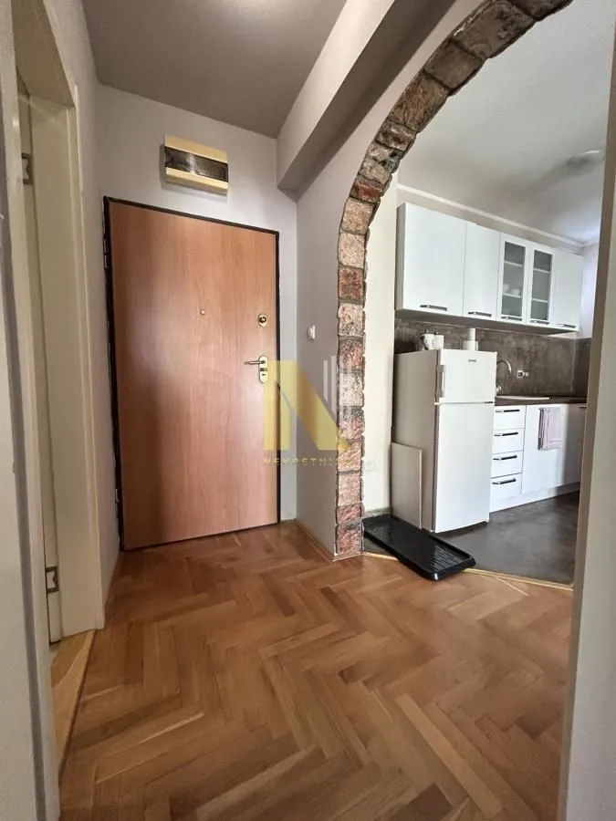 Izdavanje, jednosoban stan, 45m², Grbavica, Novi Sad Sve Podlokacije