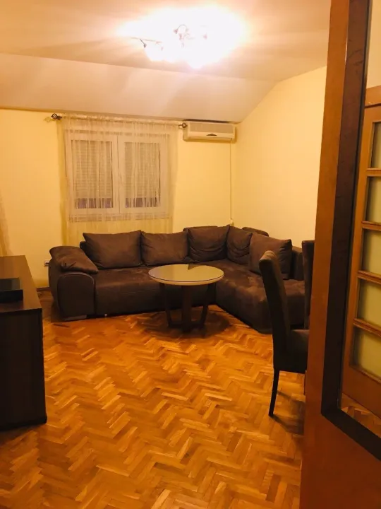 Izdavanje, dvosoban stan, 48m², Stari Aerodrom, Podgorica
