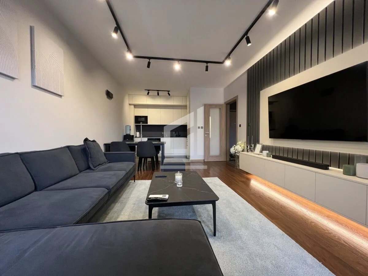 Izdavanje, trosoban stan, 96m², Master Kvart, Podgorica