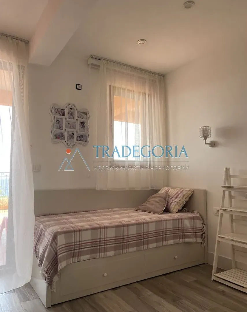 Prodaja, četvorosoban stan, 222m², Dobra Voda, Bar