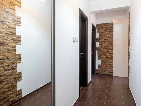 Izdavanje, jednosoban stan, 51m², Centar, Budva - image 9