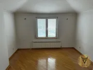 Rent, house, 200m², Banovo Brdo, Beograd - image 9