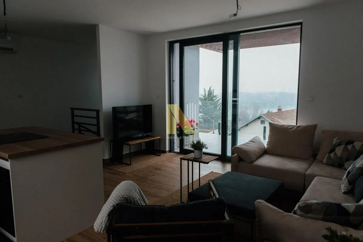 Izdavanje, trosoban stan, 105m², Sremska Kamenica, Petrovaradin