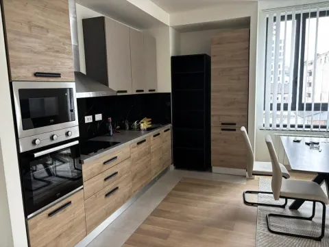 Izdavanje, trosoban stan, 89m², Savski Venac, Beograd - image 3