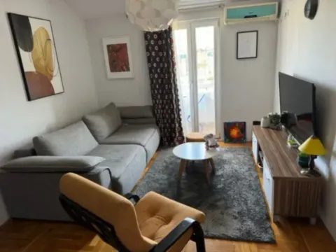 Izdavanje, jednosoban stan, 41m², City Kvart, Podgorica