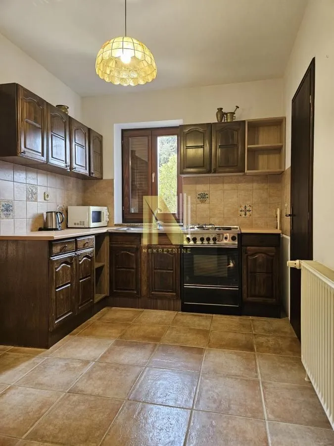Prodaja, kuća, 331m², Veternik, Novi Sad Sve Podlokacije