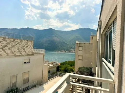 Prodaja, dvosoban stan, 75m², Dobrota, Kotor